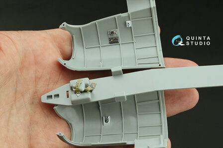 Quinta Studio QD32226 -  Boeing B-17G Navigator, bombardier, waist and tail gunners compartments. 3D-Printed &amp; coloured Interior (HK models) - 1:32