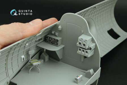 Quinta Studio QD32224 -  Boeing B-17G Radio operator&#039;s compartment. 3D-Printed &amp; coloured Interior on decal paper (HK models) - 1:32