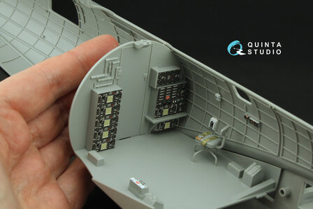 Quinta Studio QD32224 -  Boeing B-17G Radio operator&#039;s compartment. 3D-Printed &amp; coloured Interior on decal paper (HK models) - 1:32