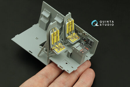 Quinta Studio QD32218 -  Boeing B-17G Pilot&#039;s cockpit. 3D-Printed &amp; coloured Interior on decal paper (HK models) - 1:32