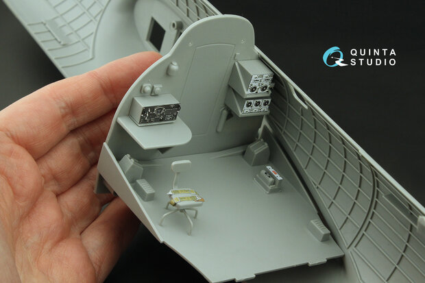 Quinta Studio QD32224 -  Boeing B-17G Radio operator's compartment. 3D-Printed & coloured Interior on decal paper (HK models) - 1:32