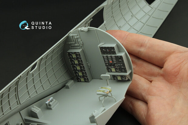 Quinta Studio QD32224 -  Boeing B-17G Radio operator's compartment. 3D-Printed & coloured Interior on decal paper (HK models) - 1:32